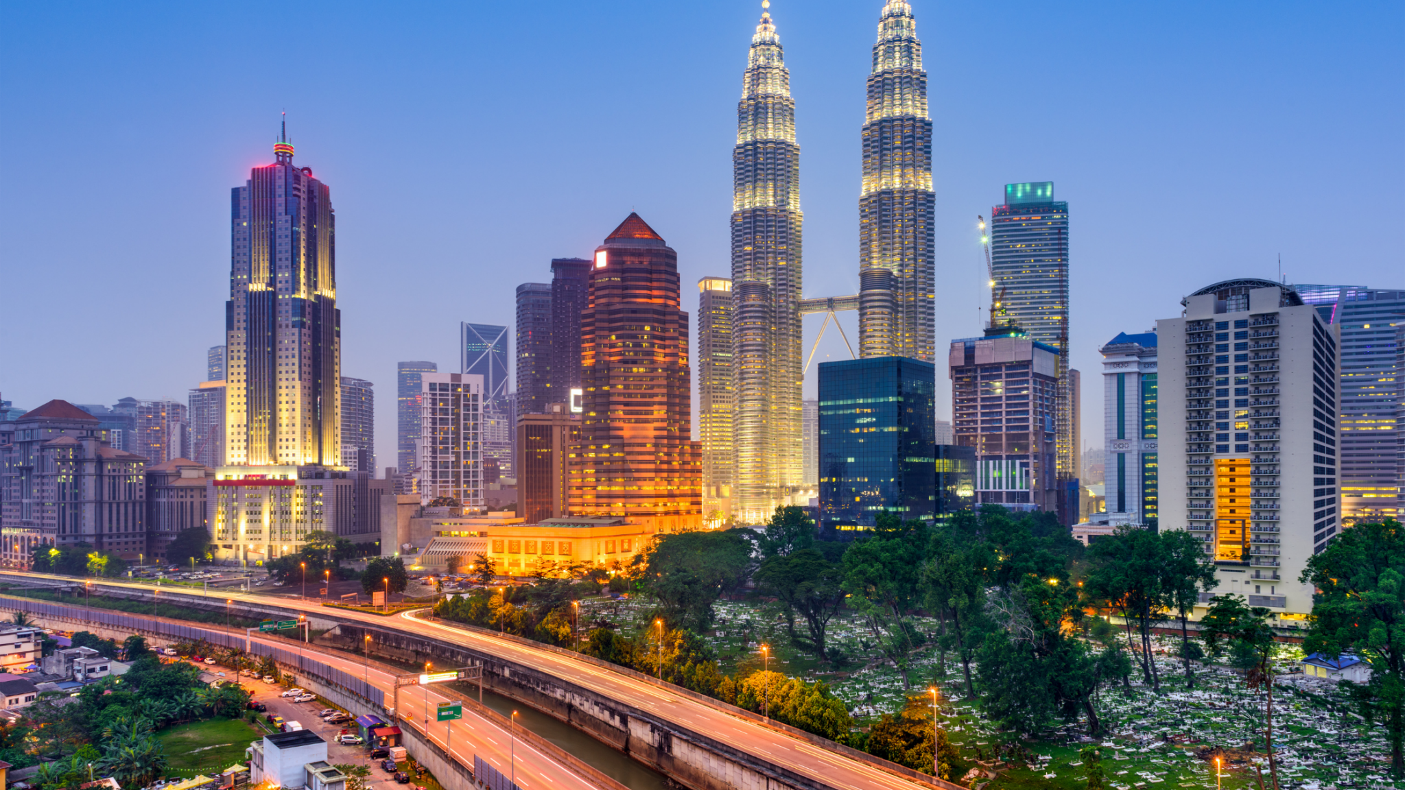Куала-лумпур малайзия. Малайзия куалумпур. Куала-лумпур небоскребы. Самые красивые здания куала лумпур. Башни петронас куала-лумпур.